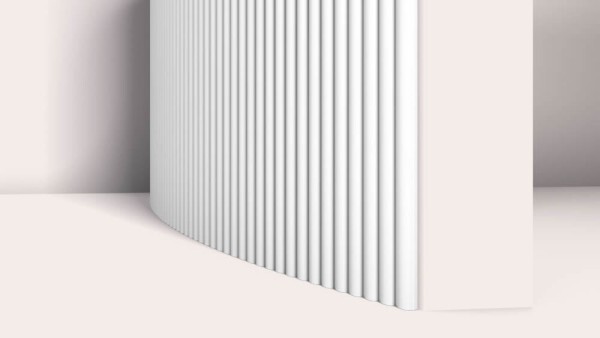 Das flexible NMC Paneel Canele S FLEX stammt aus der Feder des belgischen Designers Bertrand Lejoly. Dank seiner einzigartigen Materialbeschaffenheit ist es äußerst biegsam und flexibel. Dadurch eignet es sich perfekt für die Anwendung auf runden Oberflächen, abgerundeten Wänden sowie unebenen Flächen. Sein modernes dreidimensionales Design macht es zur idealen Wahl für auffällige Wand- und Deckengestaltungen. Inspiriert von der modernistischen Innenarchitektur und skandinavischen Stilelementen verkörpert es einen zeitgemäßen Stil. Mit seinen Maßen von 200 cm x 30 cm x 1,45 cm ermöglicht es eine beeindruckende Gestaltung mit weniger Fugen. Zudem überzeugt es durch seine Stoßfestigkeit, Feuchtigkeitsbeständigkeit, Langlebigkeit und einfache Installationsmöglichkeit.